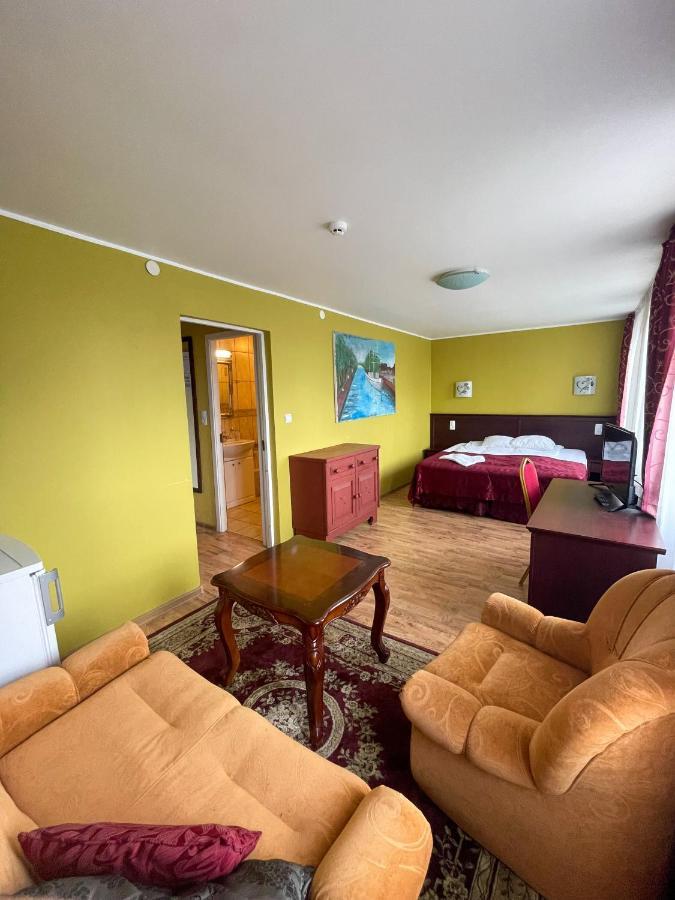 Taurage Hotel Extérieur photo